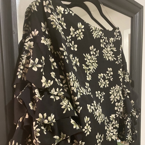 WORN ONCE FashionNova Black Rushed Lantern Sleeve Wrap Blouse - Picture 9 of 11